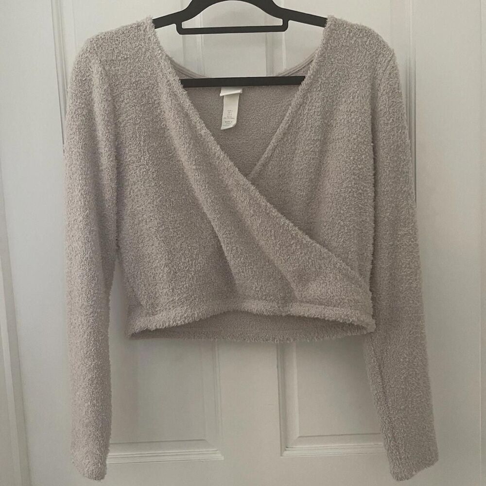 H&M Women’s Beige Fuzzy Cropped Sweater Top V-Neck Size L
